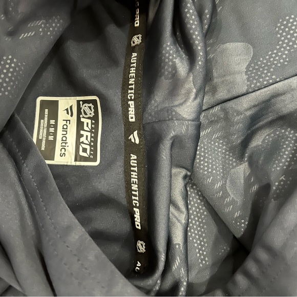 Seattle NHL Fanatics Kraken hoodie, size medium - Picture 7 of 7